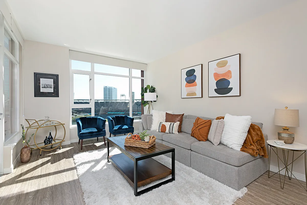 2 bed, 1090 sqft, $5,600 — Photo 1