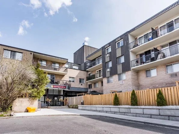 1440 Tyandaga Park Dr, Burlington, ON L7P 3H2