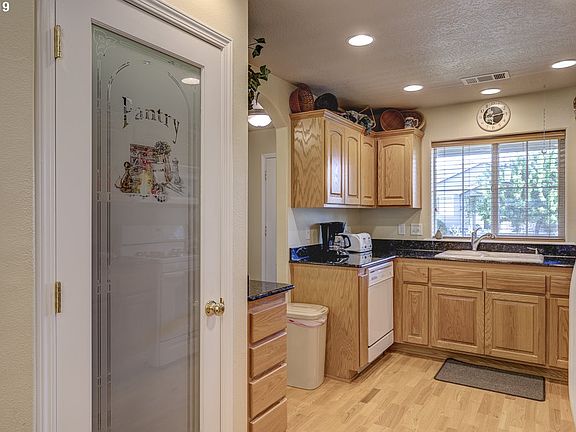 5th image of 2374 Kamerin Ln
