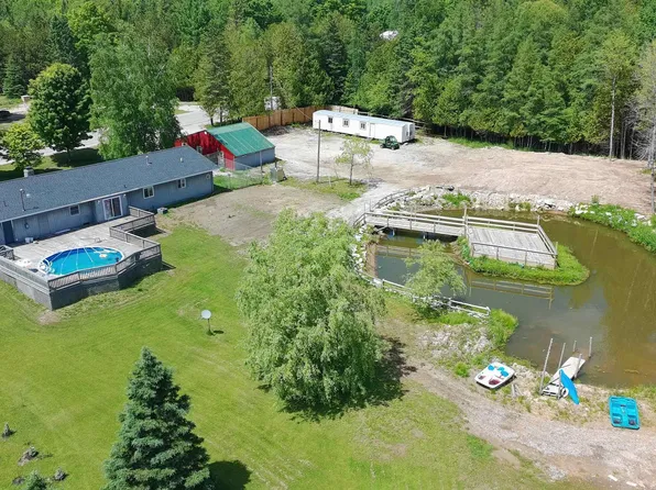 5626 River Rd, Manistique, MI 49854