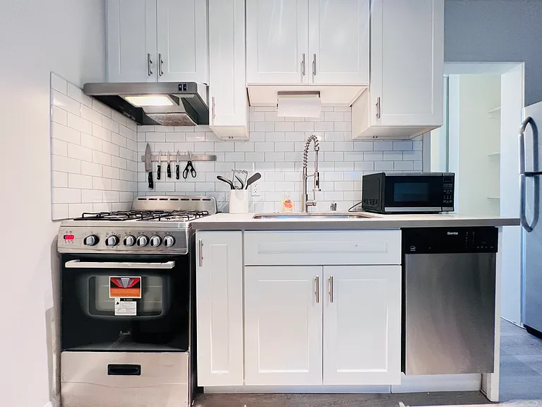 5525 Harold Way #20 — Photo 5