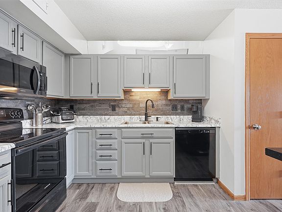 3rd image of 4702 Chadwick Rd Unit 6