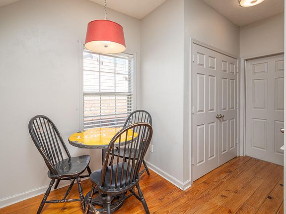 5th image of 305 Clements Ave
