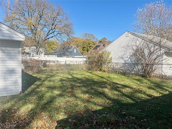 4th image of 18412 Puritas Ave