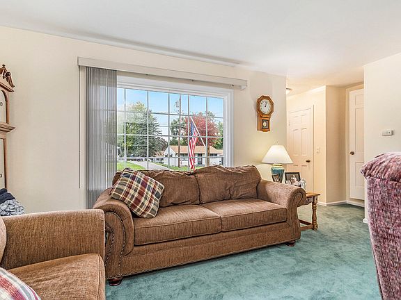 5th image of 125 Winston Dr