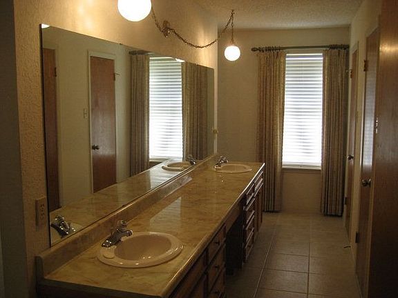 5th image of 206 Stephanie Dr