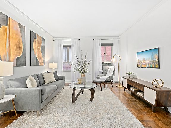 3rd image of 165 W 20th St APT 4L