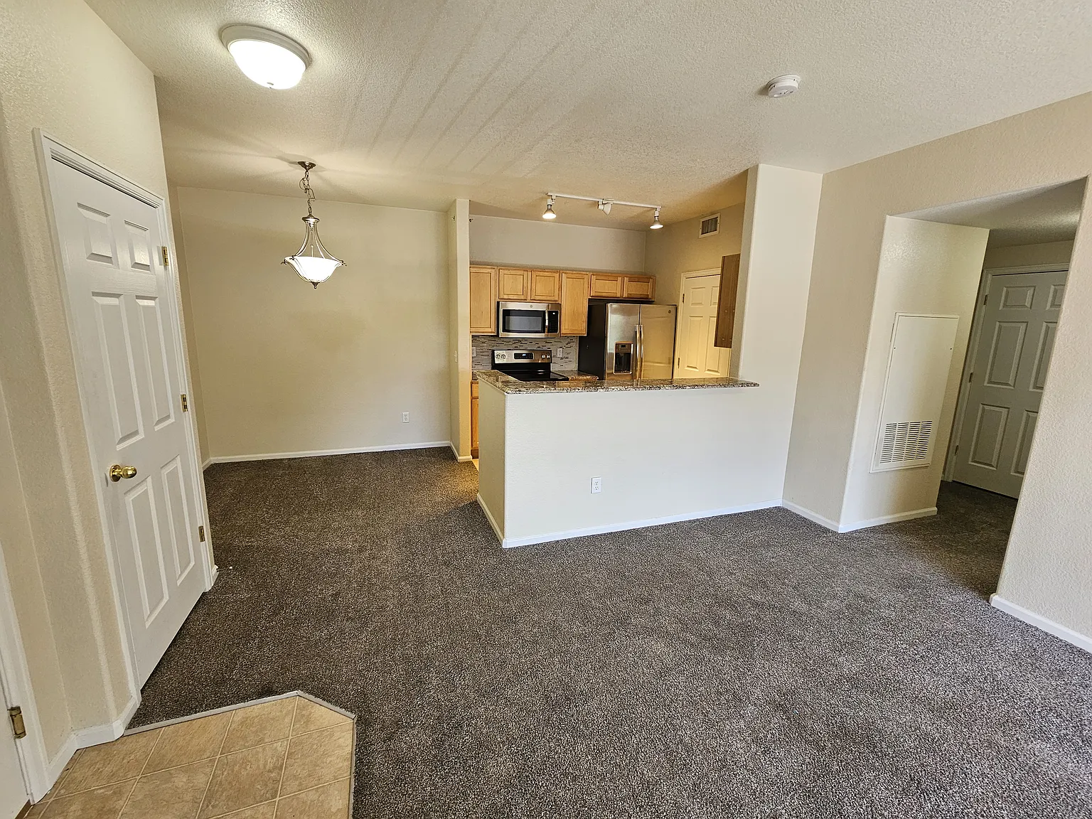 2 bed, 977 sqft, $1,750 — Photo 4