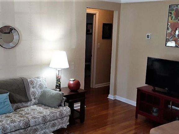 5th image of 24124 Hedgewood Ave