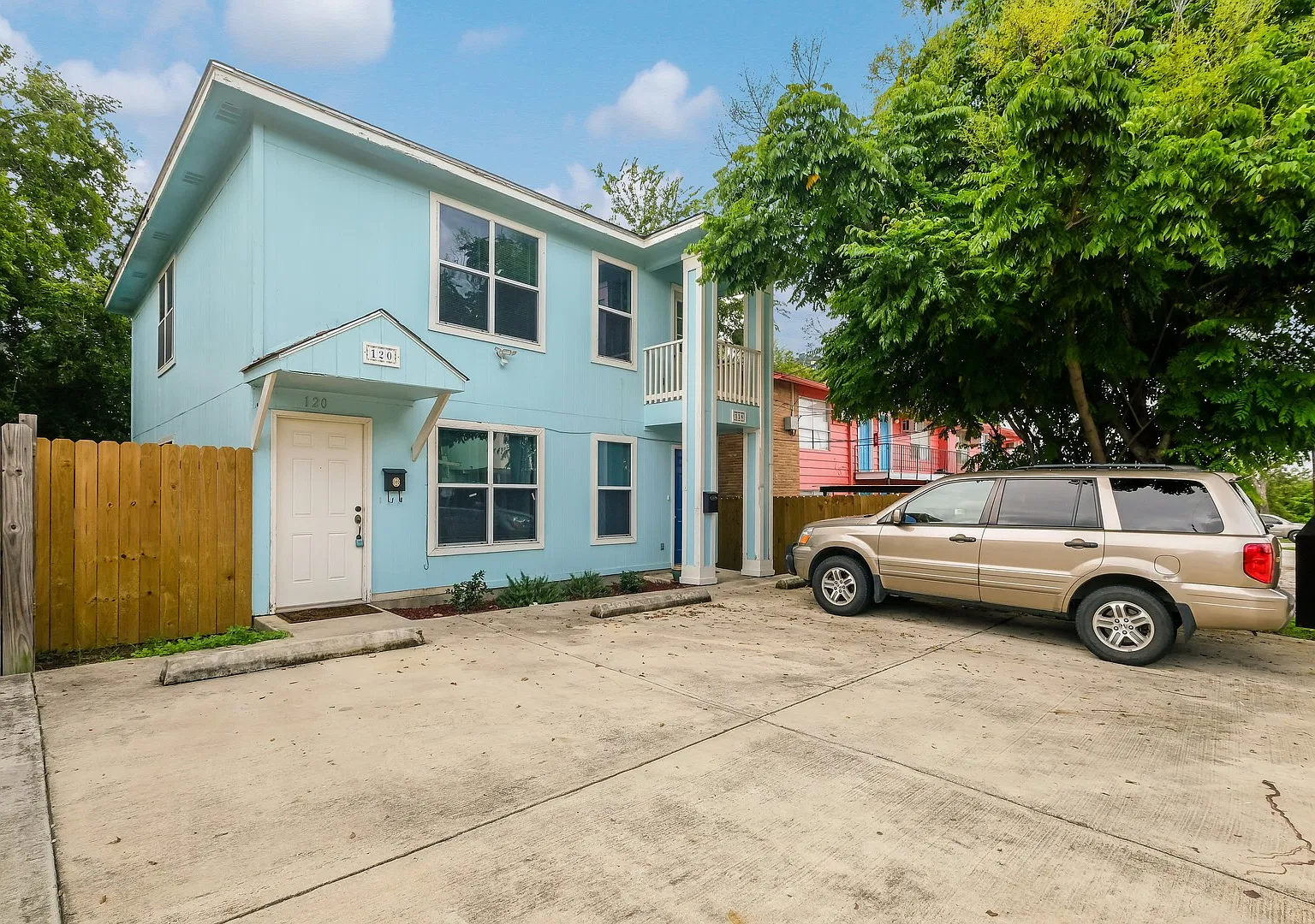 Prime Alamo Heights Second Story Duplex — Photo 2