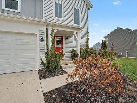 4th image of 151 Brooke Parke Ave