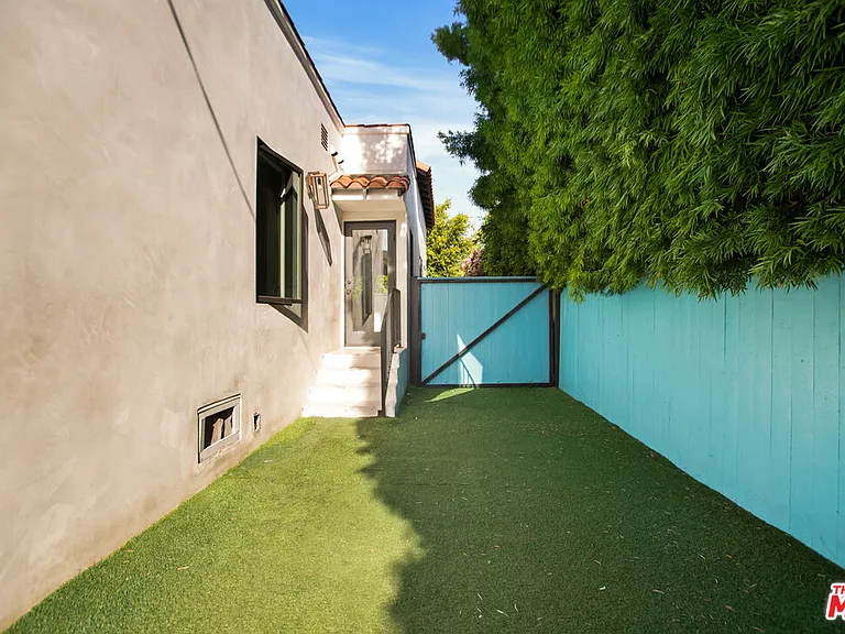 327 N Edinburgh Ave — Photo 18