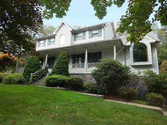 3rd image of 105 Fox Meadow Dr