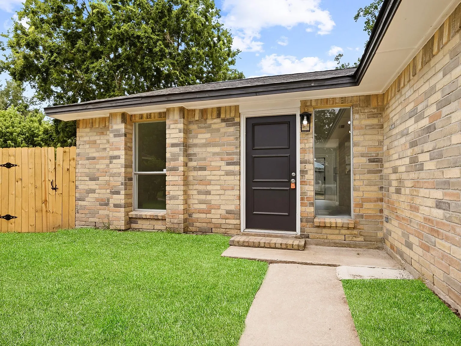 2 bed, 2.0 bath, 1129 sqft, $1,800 — Photo 3