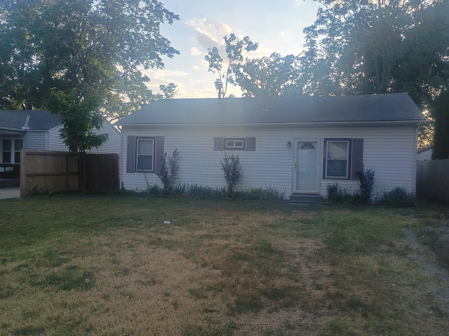 2 bed, 988 sqft, $900 — Photo 1