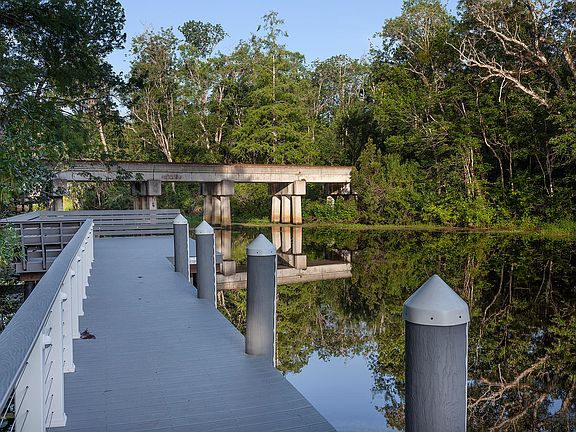 3rd image of 3393 Southern Oaks Dr