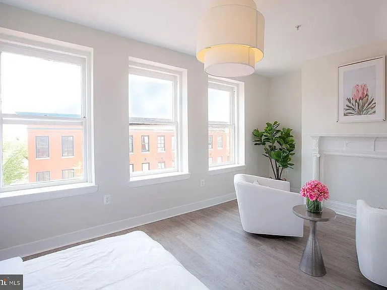 1122 N Calvert St #1 — Photo 5