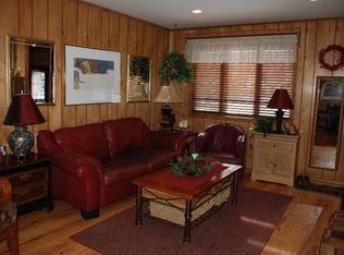 32 Menomonee Rd, Williams Bay, WI 53191