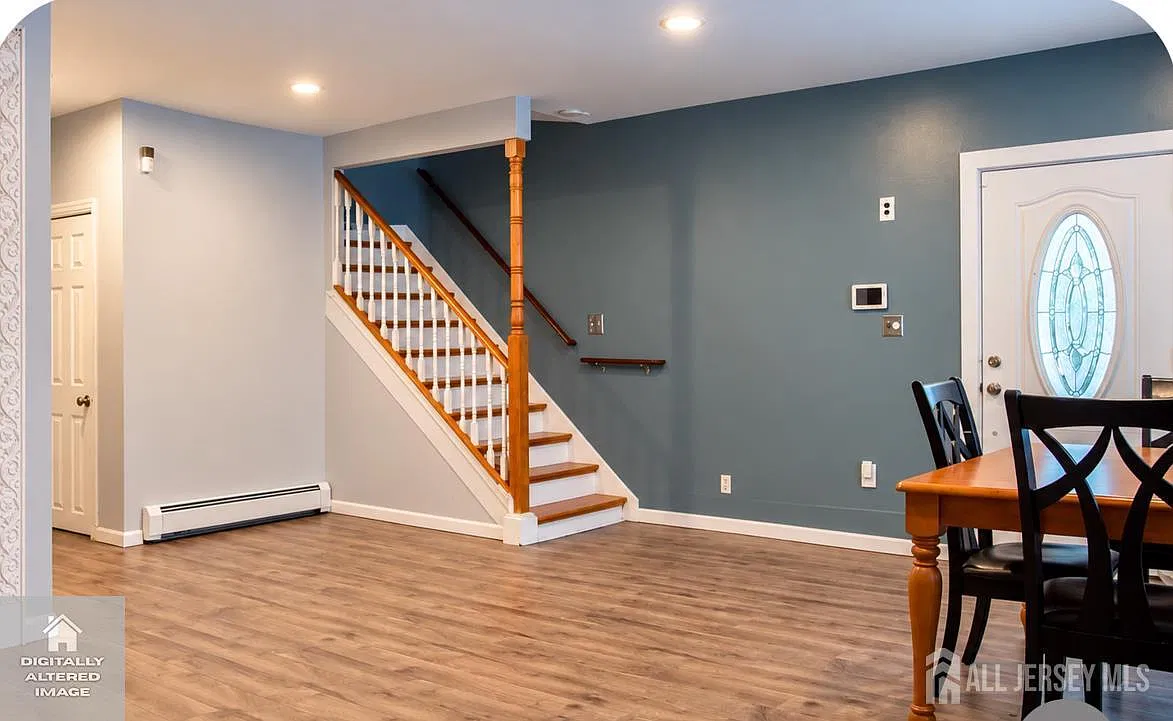 3 bed, 1.5 bath, 1760 sqft, $4,400 — Photo 2