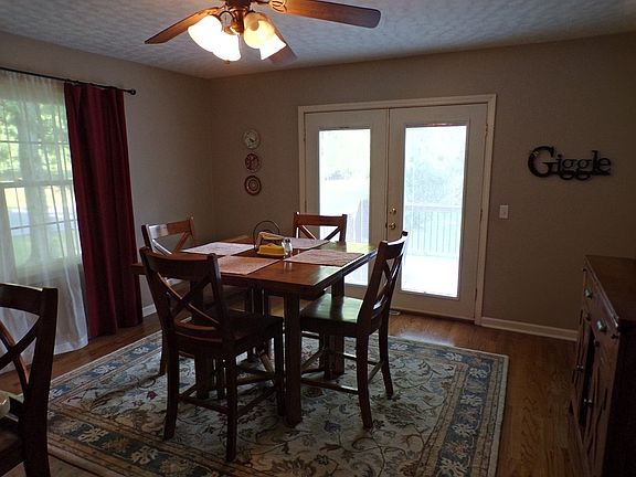 5th image of 989 Woodlawn Dr