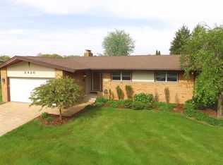 2420 Venetian Ct, Fenton, MI 48430