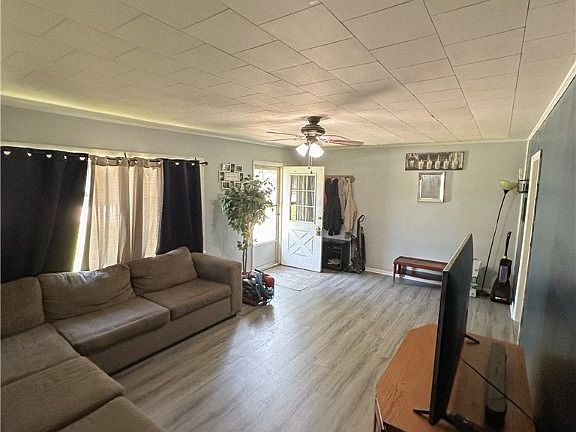 4th image of 703 E Tampa Dr