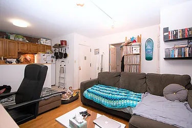 Rented by R New York