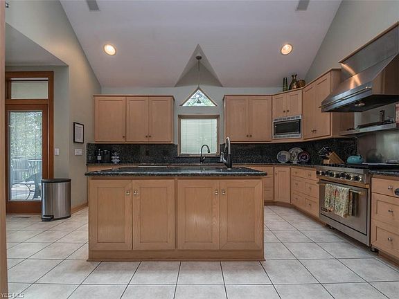 5th image of 36500 Orchard Ct