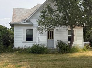 411 Meyer St, Columbus, ND 58727