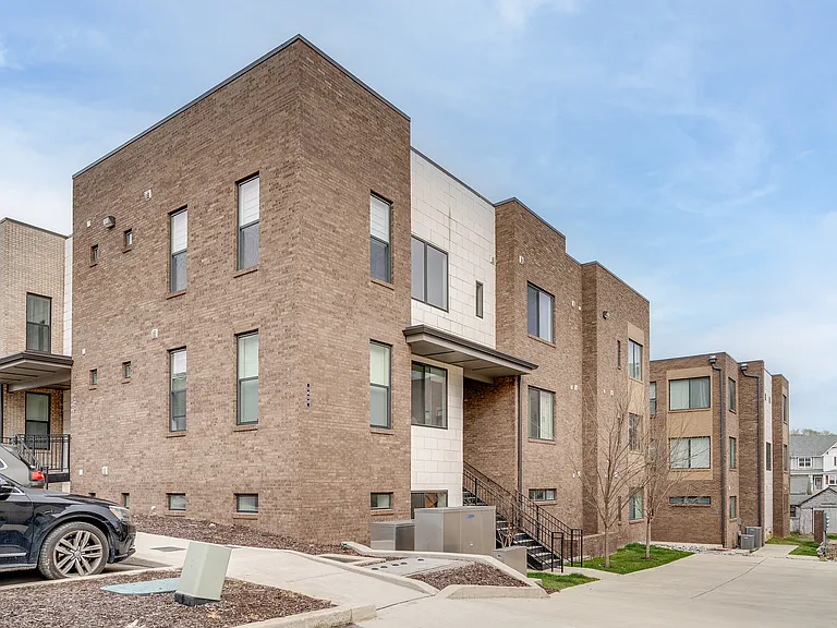 1613 Marshall Hollow Dr #303 — Photo 9