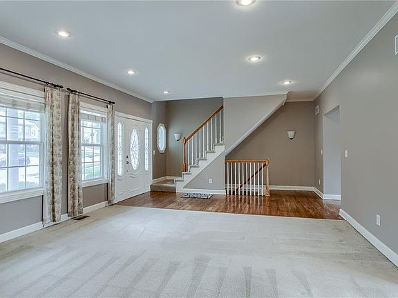 2nd image of 917 Paw Paw Ln