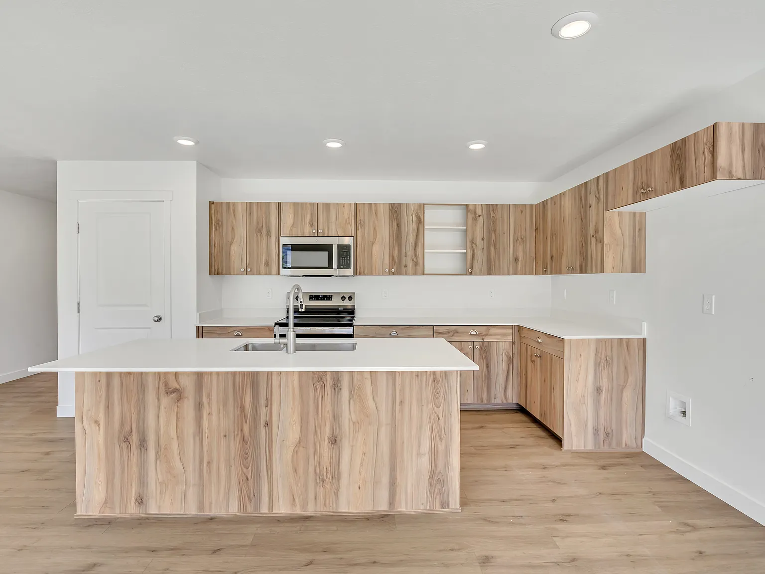 2 bed, 1200 sqft, $2,600 — Photo 2