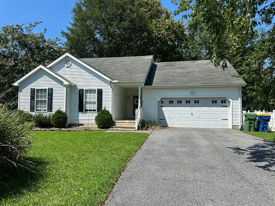 103 Loganberry Ln
