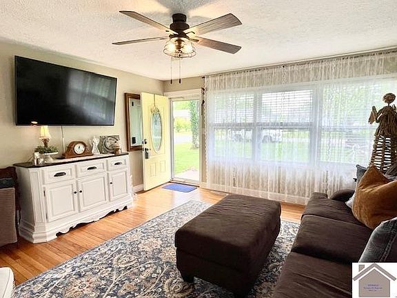 3rd image of 268 Navaho Dr