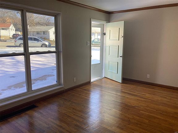 4th image of 5619 Sanborn Dr