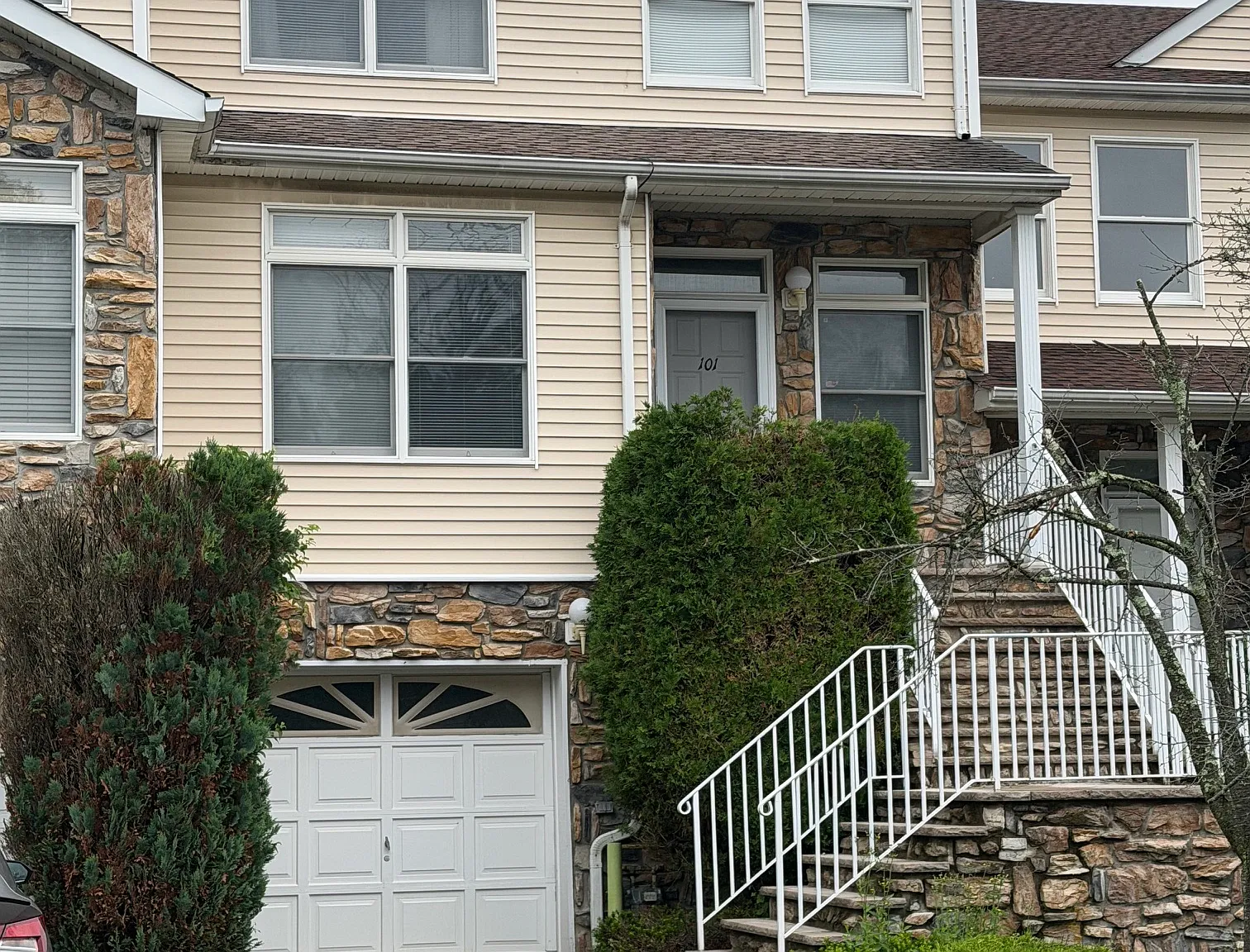 2 bed, 1960 sqft, $3,800 — Photo 1