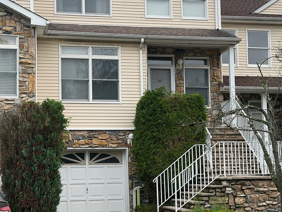 101 Summerhill Dr