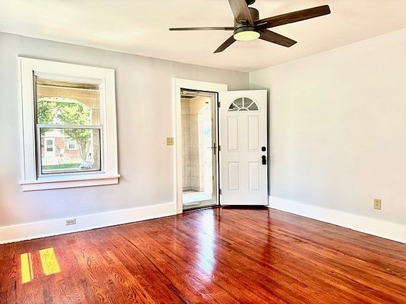 4th image of 3221 Oakwood St