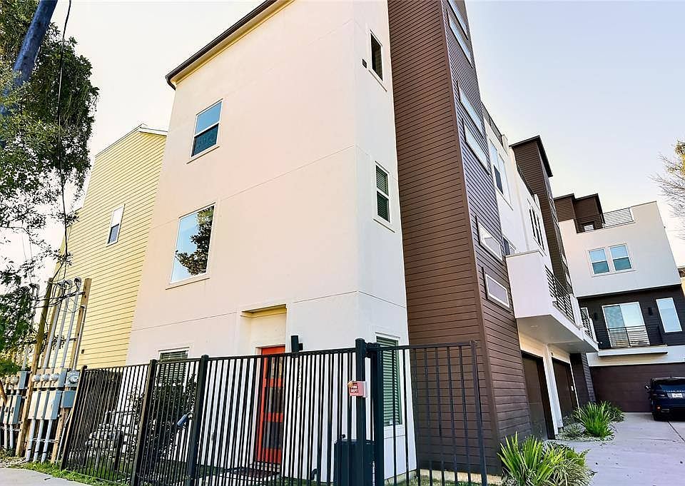 1st image of 3220 Hutchins St