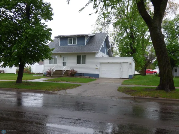 423 9th St N, Wahpeton, ND 58075