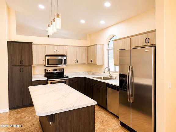 5th image of 13871 W WINDSOR Avenue