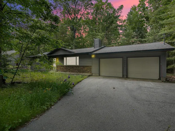 10085 Harmony Dr, Interlochen, MI 49643