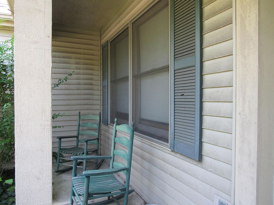 2nd image of 926 Executive Blvd