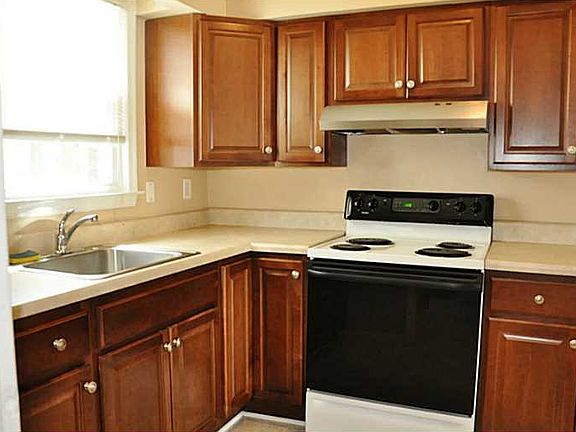5th image of 447 Barberton Dr
