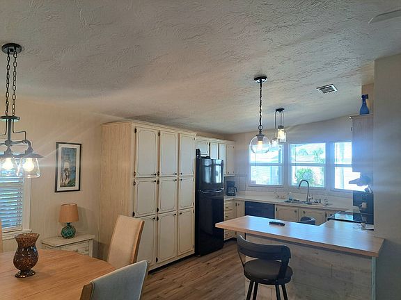 2nd image of 1174 Sparrow Ln