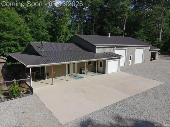 6150 Fleming Rd, Fowlerville, MI 48836