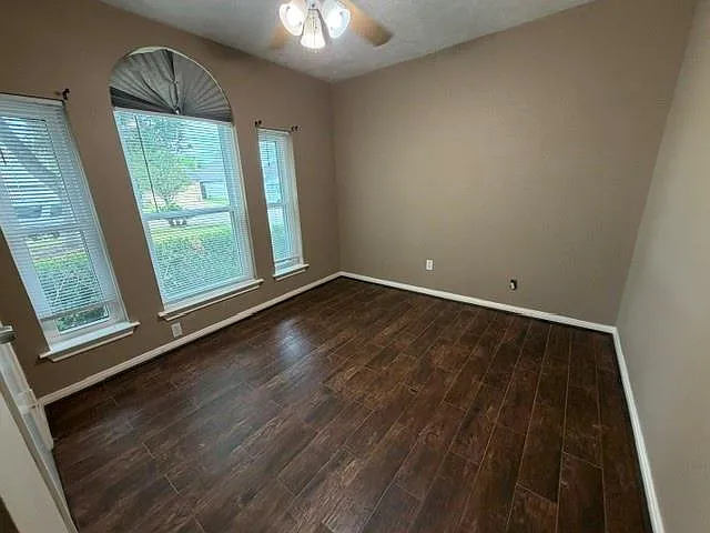 3 bed, 2.0 bath, 1265 sqft, $1,650 — Photo 2