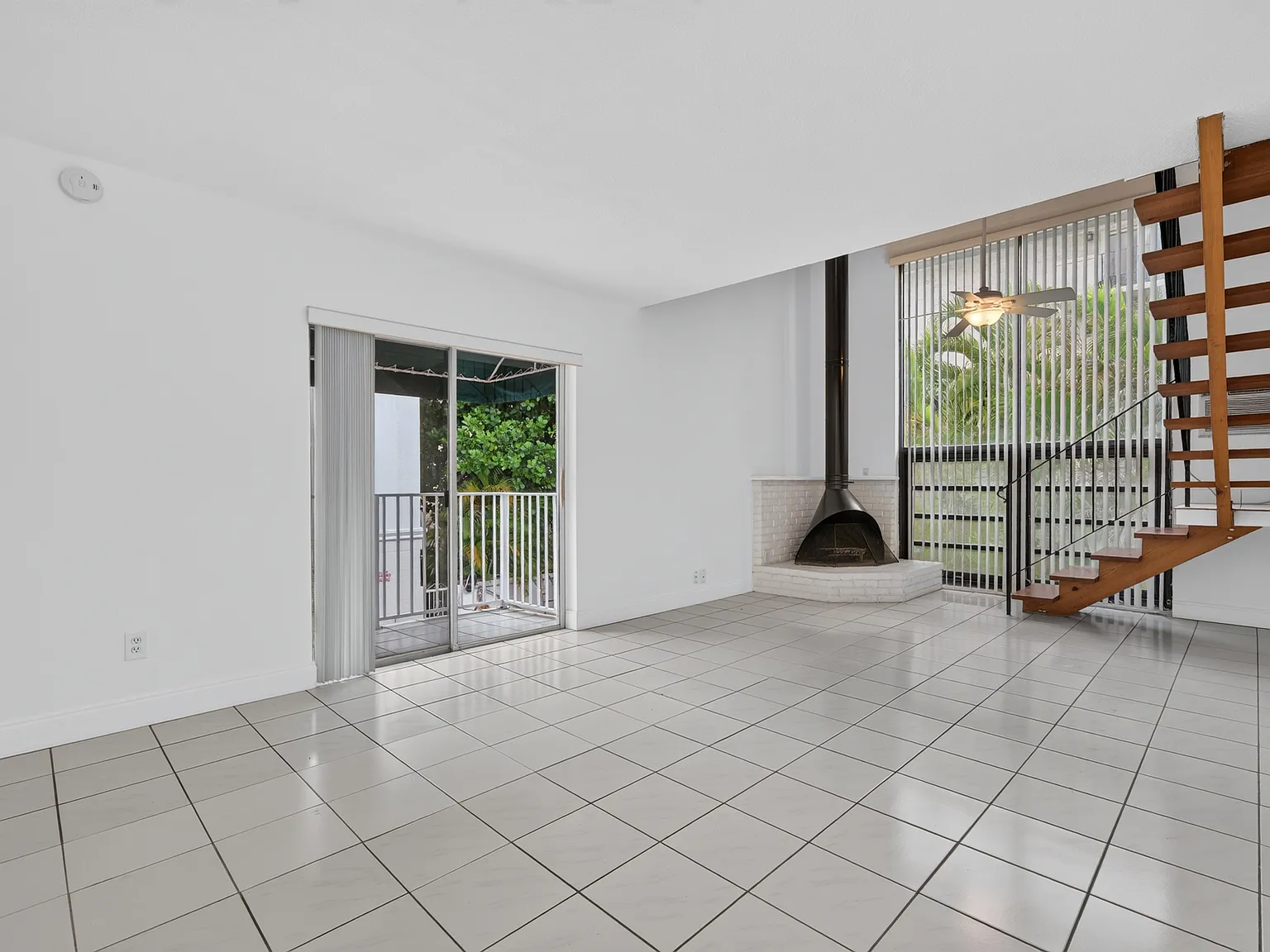 416 Santander Ave. - J — Photo 4