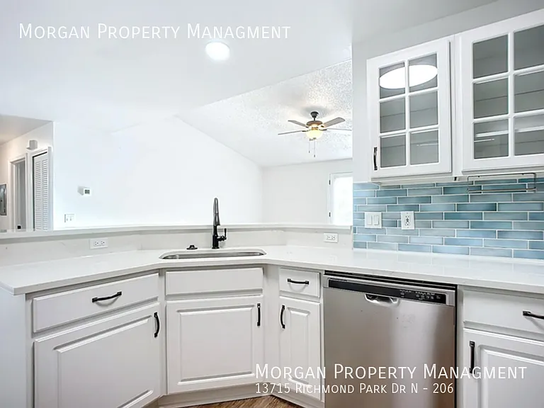 13715 Richmond Park Dr N #206 — Photo 4