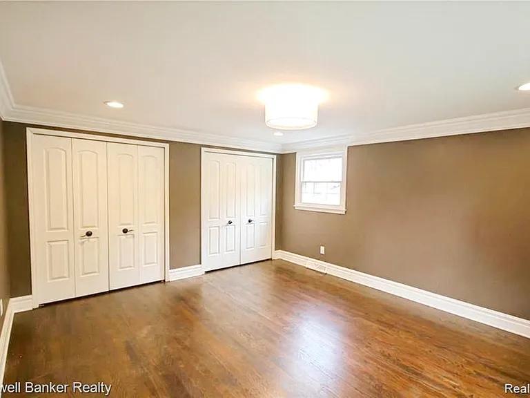 669 Mohegan St — Photo 20